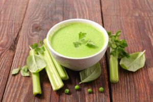 Правильные рецепты сельдереевого супа для похудения и его полезные свойства